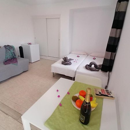 Small Studio, 50 M Front Of The Ocean & Free Wifi Плайя-Фаньябе Экстерьер фото